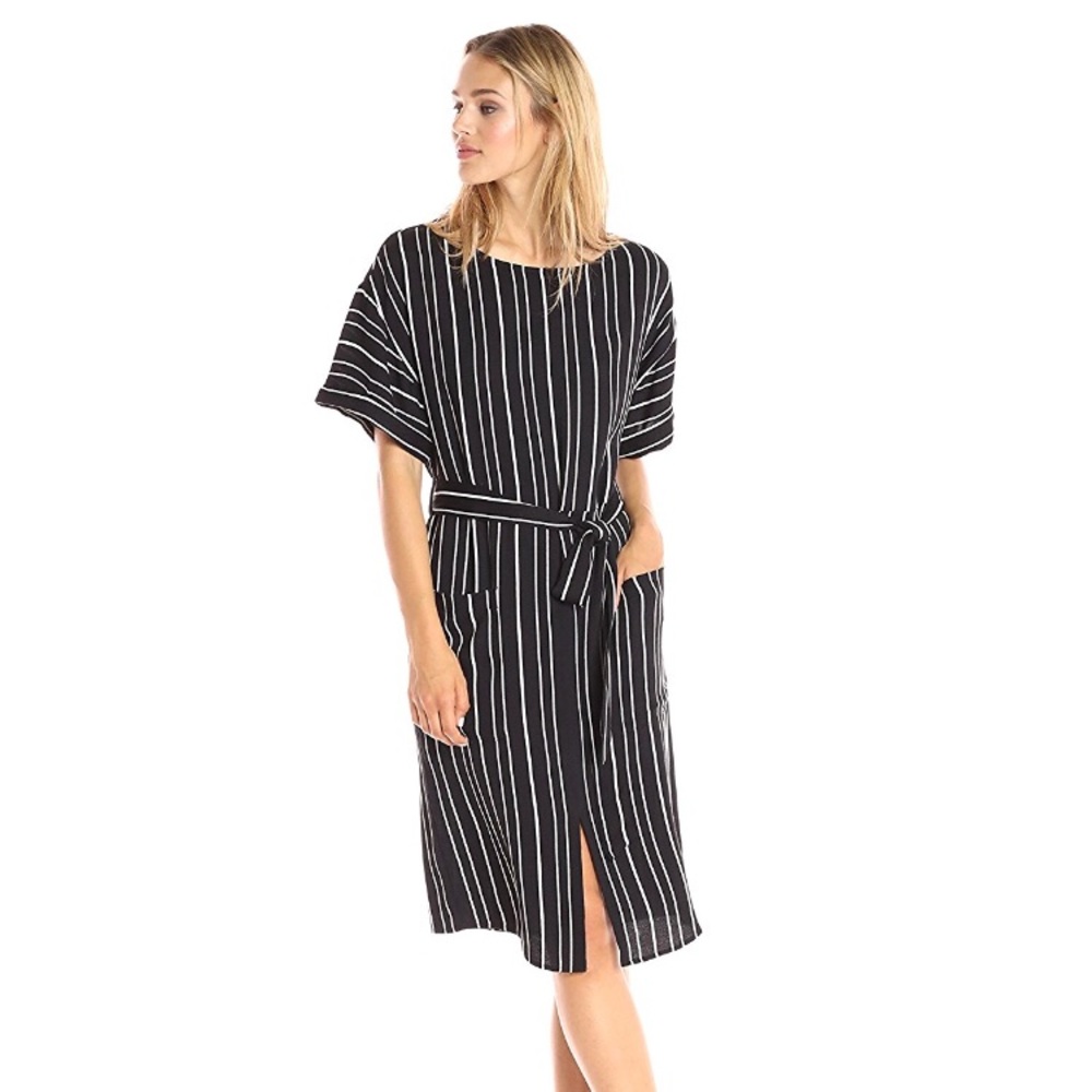 NWT Paris Sunday Short Sleeve Midi Dress